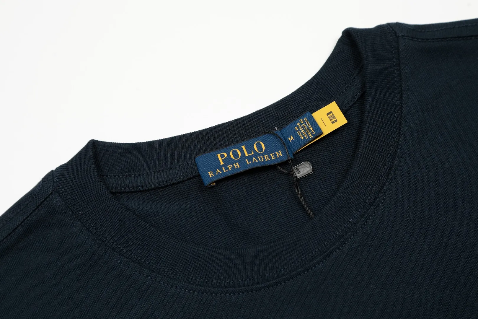 P176 💰 "Top quality" Style number: DS068# (not off the shelves all year round) [Ralph Lauren's new heavy industry embroidered men's and women's short sleeves for couples] ✅Ralph Lauren Ralph Lauren classic basic heavy industry large embroidery versatile round neck short sleeves ✅Main supplier platform live broadcast Wholesale entities Replenish when out of stock Not off the shelves ✅ZP quality 1:1 version Scan the code to enter the GF website Z cabinet quality ✅280g high-weight pure cotton fabric, focusing on high-end, cost-effective, and good quality. Needless to say, the version is restored to the original version. The maximum size can be worn up to 200 pounds. Loose, comfortable and stress-free. ✅Wear for work and life. Suitable for various occasions. A must-have recommendation for couples. Size: S-XL. Color: black, white, floral gray, navy blue.